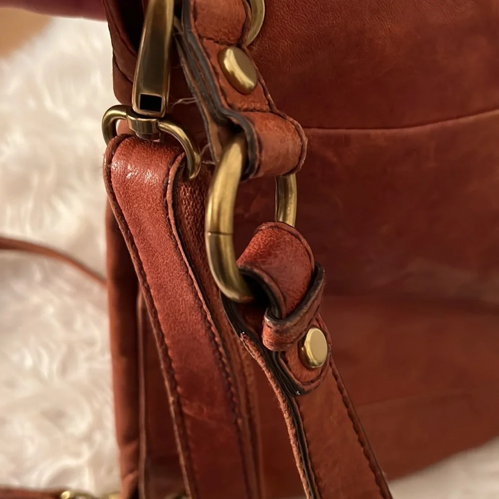 SOLD- Fossil brown leather medium crossbody bag/ shoulder bag/ multi use bag - Picture 11 of 12